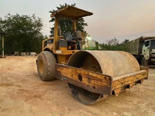 รถบดสั่นสะเทือน CAT CS563D ขนาด 10 ตัน 2 เพลา ทำงาน 12,000 ชม. เครื่องดี เกียร์แรง ระบบสั่นสะเทือนหยาบและละเอียด แรงสุดยอด รถสวยพร้อมใช้ เอกสารเล่มทะเบียน ราคา 650,000  รถอยู่ พนมสารคาม 064-191-1112