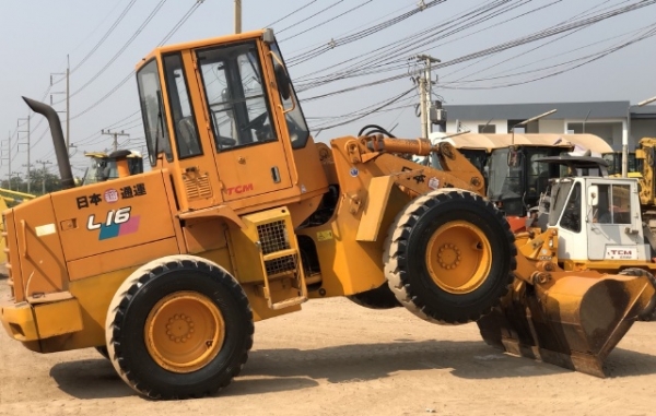 ขายรถตักล้อยาง TCM L16 นำเข้าเองจากญี่ปุ่น สภาพสวยพร้อมใช้ มีVDOการทำงานครับ ขายรถตักล้อยาง TCM L16 นำเข้าเองจากญี่ปุ่น สภาพสวยพร้อมใช้ มีVDOการทำงานครับ