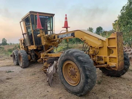 ขาย 1,200,000 รถเกรด  CAT 140 G 72 V เล่มทะเบียน หัวเก๋ง แอร์หนาว เครื่องดี เกียร์แรง เอวแน่น ยางดี รถพร้มใช้งานเอกสารพร้อมโอน รถอยู่ นครราชสีมา 090-772-3710 090-772-3708