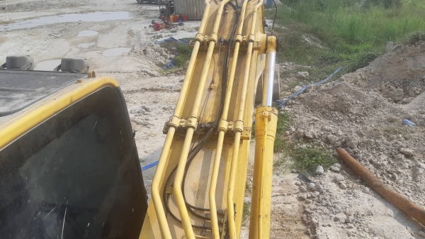 ขายรถแบคโฮ KOMATSU PC200-8MO