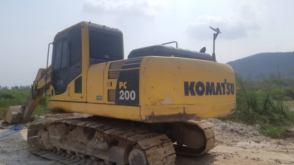 ขายรถแบคโฮ KOMATSU PC200-8MO