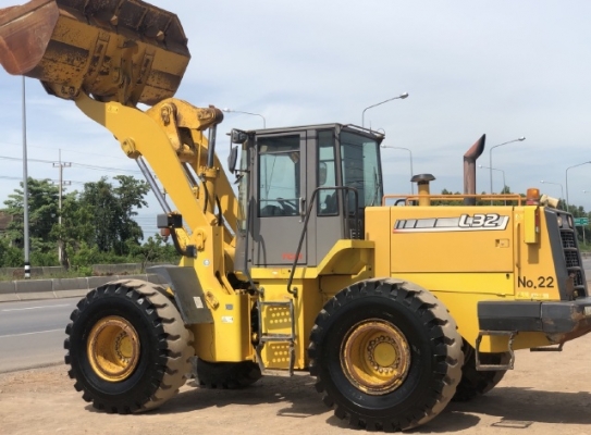 ขายรถตักล้อยาง TCM L32-3 นำเข้าเองจากญี่ปุ่น สภาพสวยพร้อมใช้งาน มีVDOการทำงานครับ