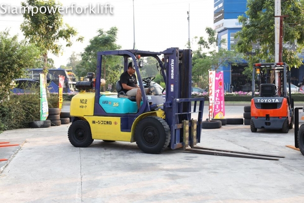 Komatsu FD35T-7 เกียร์ออโต้ ขนาดยก3.5ตัน เสาสูง3เมตร เครื่องยนต์ดีเซล