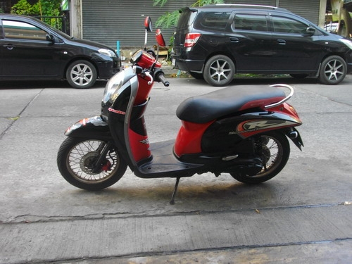 ขาย Honda Scoopy i หัวฉีด สวยสด เครื่องเดิมดียอดเยี่ยม ราคา 18500 บาท ขาย Honda Scoopy i หัวฉีด สวยสด เครื่องเดิมดียอดเยี่ยม ราคา 18500 บาท