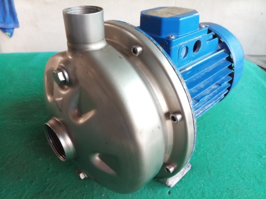 ปั๊มน้ำหอยโข่ง ยี่ห้อ Ebara ขนาด 0.5 แรง ไฟ 380V ท่อเข้า 1.5 นิ้ว ท่อออก 1.2 นิ้ว ส่งน้ำสูง 22 เมตร ตัวปั๊มเป็นสแตนเลส เหมาะกับงานในระบบอุตสาหกรรมการสาธารณูปโภค การเพิ่มแรงดันของเหลวในระบบ สามารถใช้งานในระบบดับเพลิง ระบบทำความร้อน ระบบปรับอากาศ และระบบงาน ปั๊มน้ำหอยโข่ง ยี่ห้อ Ebara ขนาด 0.5 แรง ไฟ 380V ท่อเข้า 1.5 นิ้ว ท่อออก 1.2 นิ้ว ส่งน้ำสูง 22 เมตร ตัวปั๊มเป็นสแตนเลส เหมาะกับงานในระบบอุตสาหกรรมการสาธารณูปโภค การเพิ่มแรงดันของเหลวในระบบ สามารถใช้งานในระบบดับเพลิง ระบบทำความร้อน ระบบปรับอากาศ และระบบงาน