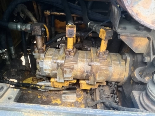 KOMATSU PC60-2 ตัวเดินรุ่น1 แอร์เย็น สภาพพร้อมใช้