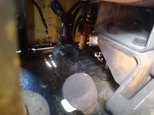 KOMATSU PC60-2 ตัวเดินรุ่น1 แอร์เย็น สภาพพร้อมใช้