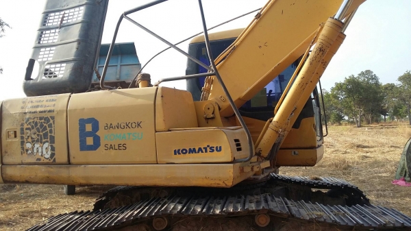 ขายด่วนครับรถแบ๊คโฮKOMATSU 200-7สภาพเป๊ะทุกจุดครับผมเล่มทะเบียนพร้อมครับตั้งขาย1200000ต่อรองครับผม
