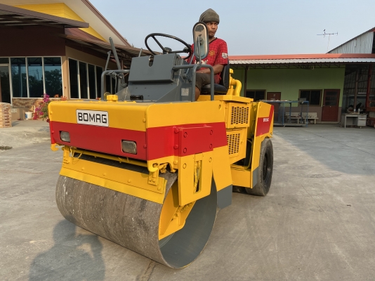 ขายรถบด4ตันBOMAGรุ่นBW121AC รถนอกนำเข้าเอวอ่อนขับ2เพลาเครื่องมิตซู3สูบสภาพดีพร้อมใช้งาน มีให้เลือกหลายคันหลายขนาด 0818302909จิรโรจน์Line:Jiraroj2909