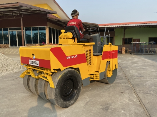 ขายรถบด4ตันBOMAGรุ่นBW121AC รถนอกนำเข้าเอวอ่อนขับ2เพลาเครื่องมิตซู3สูบสภาพดีพร้อมใช้งาน มีให้เลือกหลายคันหลายขนาด 0818302909จิรโรจน์Line:Jiraroj2909