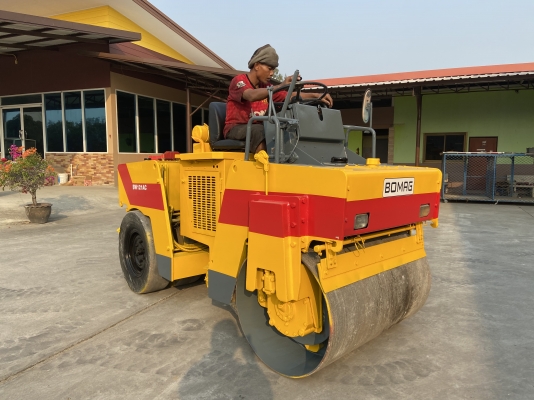 ขายรถบด4ตันBOMAGรุ่นBW121AC รถนอกนำเข้าเอวอ่อนขับ2เพลาเครื่องมิตซู3สูบสภาพดีพร้อมใช้งาน มีให้เลือกหลายคันหลายขนาด 0818302909จิรโรจน์Line:Jiraroj2909