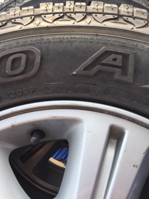 ขาย Maxxis Barvo AT700 235/70/15ปี2817 แก้มขาวๆ ดอกยางหนาๆ โทร0879050181.ส่งได้ครับ