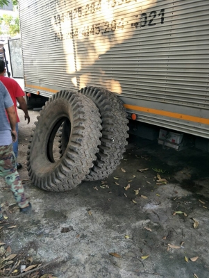 ยาง 14.00-24 บริสโตน สวยๆ คู่นี้ ราคา 4800 บาท