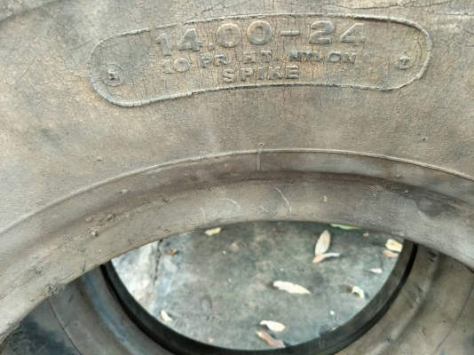ยาง 14.00-24 บริสโตน สวยๆ คู่นี้ ราคา 4800 บาท