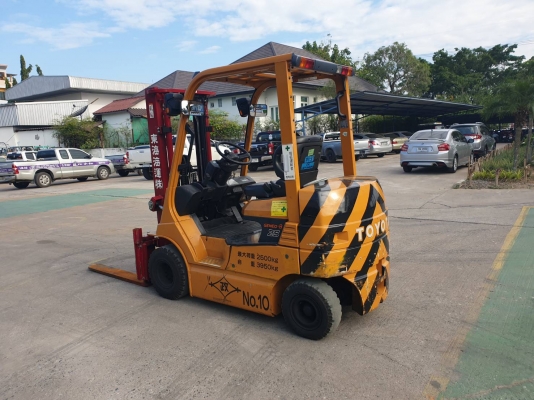 ขายรถโฟล์คลิฟท์โตโยต้ารุ่น7ขนาด2.5ตัน ไฟฟ้านั่งขับ