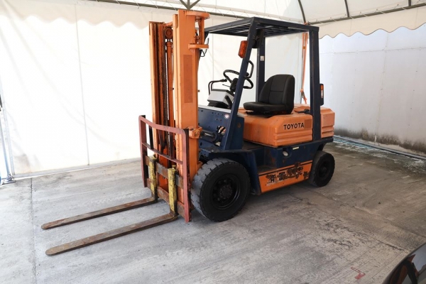 Toyota 5FG20 ขนาดยก2ตัน เสาสูง3เมตร เครื่องยนต์เบนซิน