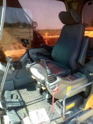 ขาย 890,000 VOLVO EC 210 B  PRAM เล่มทะเบียน ทำงาน 10,000 ชม. ไฟฟ้าครบ เครื่องดี ปั้มแรง เอวแน่น ช่วงล่างสวย รถสวยพร้อมใช้งาน เอกสารพร้อมโอน รถอยู่ บุรีรัมย์ 092-595-6777 061-446-2662 ญิ๋งยุ