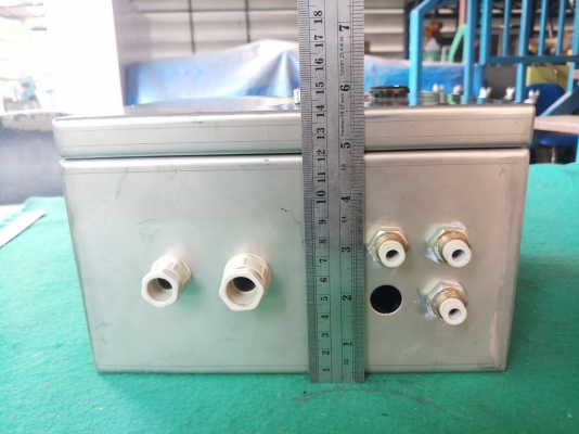 ตู้คอนโทรลสแตนเลส ขนาด 22.5x22.5x14 ซม.มีเบรกเกอร์เนชั่นแนล 10A สวิตซ์บิด และขั้วต่อไฟตามภาพ สแตนเลสหนามาก ตู้คอนโทรลสแตนเลส ขนาด 22.5x22.5x14 ซม.มีเบรกเกอร์เนชั่นแนล 10A สวิตซ์บิด และขั้วต่อไฟตามภาพ สแตนเลสหนามาก