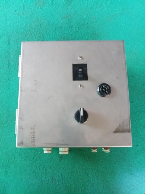 ตู้คอนโทรลสแตนเลส ขนาด 22.5x22.5x14 ซม.มีเบรกเกอร์เนชั่นแนล 10A สวิตซ์บิด และขั้วต่อไฟตามภาพ สแตนเลสหนามาก ตู้คอนโทรลสแตนเลส ขนาด 22.5x22.5x14 ซม.มีเบรกเกอร์เนชั่นแนล 10A สวิตซ์บิด และขั้วต่อไฟตามภาพ สแตนเลสหนามาก