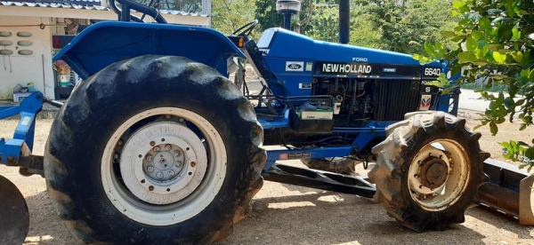 ขาย!! &gt;&gt;&gt; รถไถ Ford Newholland 6640 พร้อมใช้งาน เล่มทะเบียนครบๆ &lt;&lt;&lt; เบอร์ติดต่อ 09