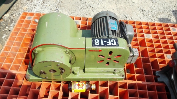 เครื่องเหลาไม้กลมใต้หวัน CHING FENG รุ่น CF-18 มอเตอร์ 1 HP 380V สภาพสวยพร้อมใช้ เครื่องเหลาไม้กลมใต้หวัน CHING FENG รุ่น CF-18 มอเตอร์ 1 HP 380V สภาพสวยพร้อมใช้