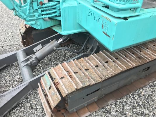 รถแบคโฮKOMATSUรุ่นPC30-6รถนอกนำเข้าไม่เคยใช้งานในไทยเอกสารพร้อม แทร็กเหล็กสภาพดีพร้อมใช้งาน 081-8302909 จิรโรจน์ Line  : jiraroj2909