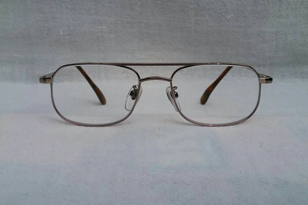 แว่นสายตาไททาเนียมบริสุทธิ์ 'เดอะ บิ๊กเนม - โฮย่า' ทศวรรษ 2010's สภาพเทพ ! โมเดลคลาสสิค 'สี่เหลี่ยมผืนผ้า - นักบิน' เลนส์มัลติโค้ทคุณภาพสูง ใสปิ๊ง ! ค่าสายตา +175 Authentic HOYA han แว่นสายตาไททาเนียมบริสุทธิ์ 'เดอะ บิ๊กเนม - โฮย่า' ทศวรรษ 2010's สภาพเทพ ! โมเดลคลาสสิค 'สี่เหลี่ยมผืนผ้า - นักบิน' เลนส์มัลติโค้ทคุณภาพสูง ใสปิ๊ง ! ค่าสายตา +175 Authentic HOYA han