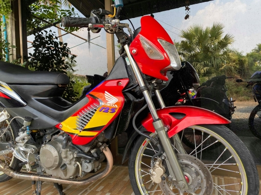 ขาย Sonic125 สตาร์ทมือสภาพสวยๆ พร้อมใช้ ทะเบียนโอนภาษี62 ขายถูกๆ