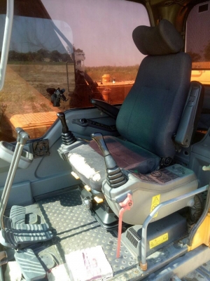 VOLVO EC 210 B  PRAM เล่มทะเบียน ทำงาน 10,000 ชม. ไฟฟ้าครบ เครื่องดี ปั้มแรง เอวแน่น ช่วงล่างสวย รถสวยพร้อมใช้งาน  ราคา890,000  รถอยู่ บุรีรัมย์ 064-191-1112
