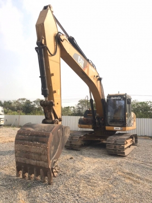 CAT 320 D เล่มทะเบียนไฟฟ้าครบ เครื่องดี ปั้มแรง เอวแน่น ช่วงล่างรอนเลอร์ดี โซ่อ่อน รถพร้อมใช้งานเอกสารพร้อมโอน ขาย 1,050,000   รถอยู่ สระบุรี 064-191-1112