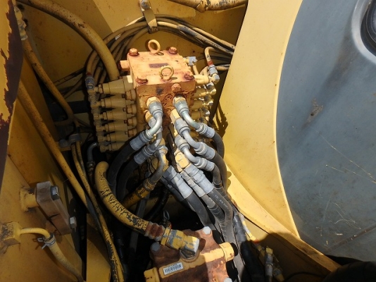 ขายรถแบคโฮ Komatsu PC60-7 แทรคใหญ่ รถสวย ไม่ผ่านการใช้งานในไทย นำเข้าเองโดยตรง โทร 081-8581834 แบงค์