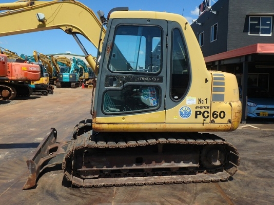 ขายรถแบคโฮ Komatsu PC60-7 แทรคใหญ่ รถสวย ไม่ผ่านการใช้งานในไทย นำเข้าเองโดยตรง โทร 081-8581834 แบงค์