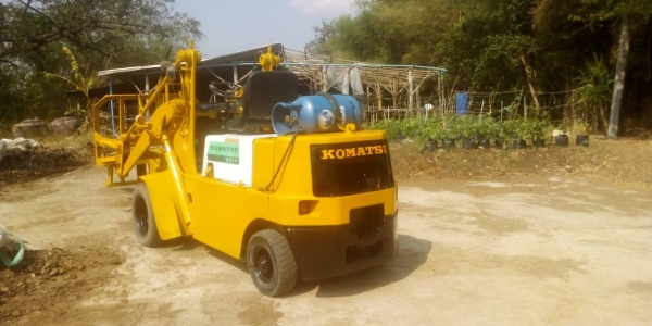 รถตักโฟล์คลิฟท์มือสองสภาพดีราคาถูก รถตักโฟล์คลิฟท์มือสองสภาพดีราคาถูก