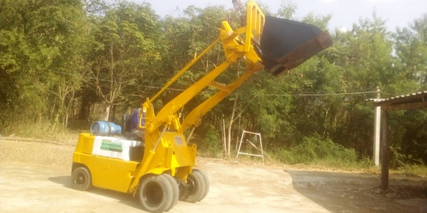 รถตักโฟล์คลิฟท์มือสองสภาพดีราคาถูก รถตักโฟล์คลิฟท์มือสองสภาพดีราคาถูก