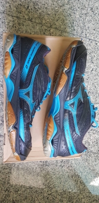 ขาย Mizuno Wave Hurricane 2  28 cm.
