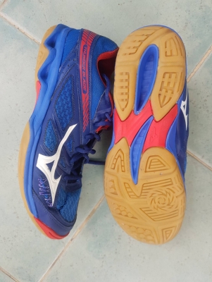 รองเท้า Mizuno ชื่อรุ่น Thunder Blade รองเท้า Mizuno ชื่อรุ่น Thunder Blade