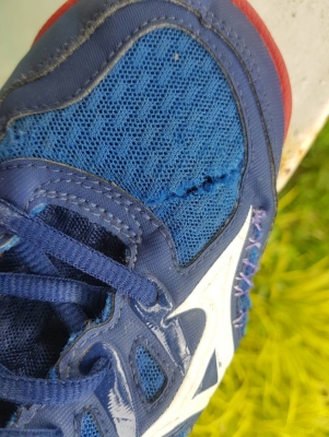 รองเท้า Mizuno ชื่อรุ่น Thunder Blade