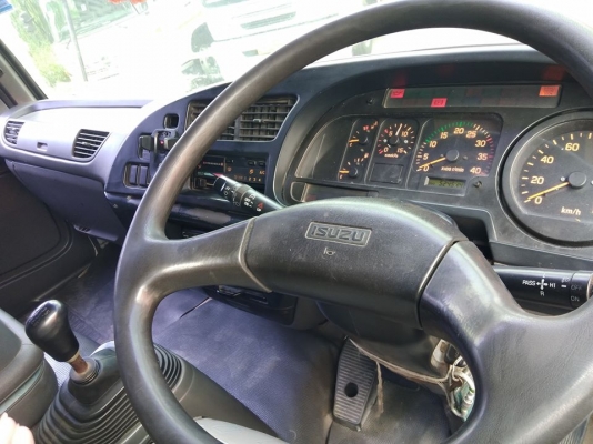 6ล้อISUZU FTR ตู้10บาน ปี05 เครื่อง200แรงม้า ตู้ยาว 7.30เมตร รถสวย พร้อมใช้
