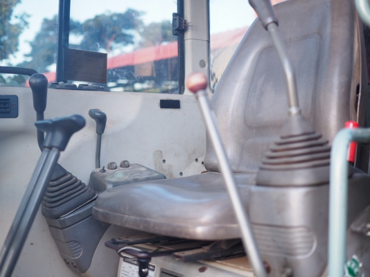 YANMAR VIO40 เครื่องยันม่าสามสูบ ปั้มนิ้ว