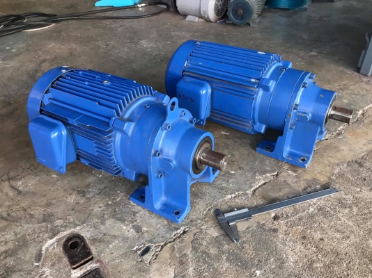 ขายมอเตอร์เกียร์ Cycro drive Sumitomo 3HP. 380V อัตราทด 1:25 made in Japan สภาพสวย หมุนนิ่ม พร้อมใช้งาน มี 2ตัวครับ ขายมอเตอร์เกียร์ Cycro drive Sumitomo 3HP. 380V อัตราทด 1:25 made in Japan สภาพสวย หมุนนิ่ม พร้อมใช้งาน มี 2ตัวครับ