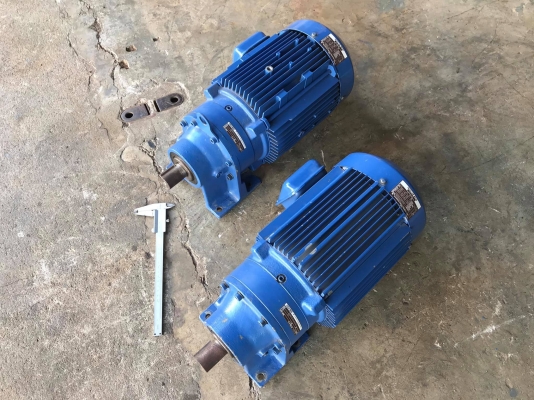 ขายมอเตอร์เกียร์ Cycro drive Sumitomo 3HP. 380V อัตราทด 1:25 made in Japan สภาพสวย หมุนนิ่ม พร้อมใช้งาน มี 2ตัวครับ ขายมอเตอร์เกียร์ Cycro drive Sumitomo 3HP. 380V อัตราทด 1:25 made in Japan สภาพสวย หมุนนิ่ม พร้อมใช้งาน มี 2ตัวครับ