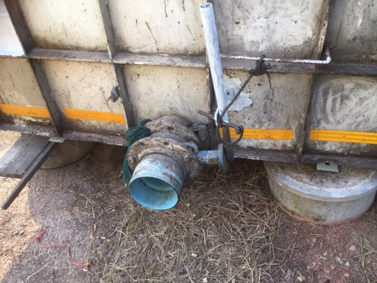 ขายครับ แท้งน้ำยาง กว้าง2.3ม ยาว 5.6ม สูง1.6ม (หนา)สนใจ089-5367218 081-4252943