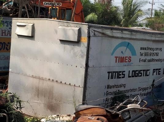 ขาย ตู้บรรทุก ตู้แห้ง ตู้ออฟฟิต ตู้นอน เปิดสไลด์ ด้านข้าง ได้ 2 บาน และเปิด ท้ายได้ 2.2 X4.7 เมตร ใส่รถบรรทุก 6 ล้อ เก่านอก