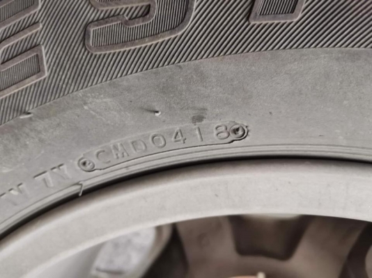 ขายยาง BRIDGESTONE DUELER H/T684II 265/65R17 ปี18 สภาพสวยมาก ไร้ตำหนิ ดอกเต็ม สภาพนี้รับลองว่าใช้คุ้ม  - ราคาชุดละ 8,800 บาท