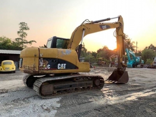 ขาย 895,000 บาท CATTERPILAR.  312 C  14,xxx ชม  เก่านอก 1  ปี มีไลน์หัวเจาะ  เครื่องดี ปั้มแรง เอวแน่น โซ่ใหม่ 2 ข้าง  ไฟฟ้าครบ แอรหนาว เอกสารสัญญา ซื้อขาย  สนใจ  นครปฐม  โทร 0610710295  สนใจ รายการสินค้า อื่นๆ ที่ เว็ปไชค์ Truck2Hand https://www.truck2h