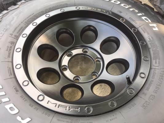 ล้อ LENSO MAX1 ขอบ16 6รู139 กว้าง9 ออฟ0 มีรอยตามการใช้งานนิดหน่อย พร้อมยาง BF All-Terrain KO2 (U.S.A.) 265/75R16 ปี15 ผ้าใบ10ชั้น