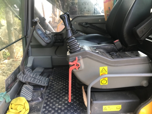 ขาย 890,000 VOLVO EC210B เล่มทะเบียน ทำงาน 10,600 ชม.ไฟฟ้าครบ เครื่องดี ปั้มแรง เอวแน่น แอร์ฉ่ำช่วงล่างเต็ม รถสวยพร้อมใช้เอกสารเล่มพร้อมโอน รถอยู่ ภาคอืสาน 090-772-3710 090-772-3708