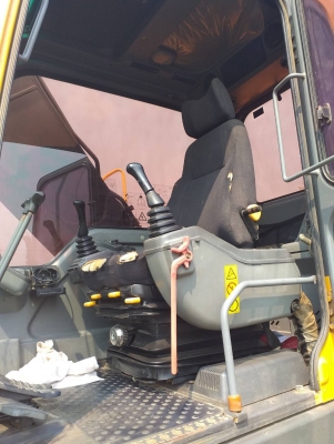 ขาย 890,000 VOLVO EC210B เล่มทะเบียน ทำงาน 10,600 ชม.ไฟฟ้าครบ เครื่องดี ปั้มแรง เอวแน่น แอร์ฉ่ำช่วงล่างเต็ม รถสวยพร้อมใช้เอกสารเล่มพร้อมโอน รถอยู่ จันทบุรี 090-772-3710 090-772-3708