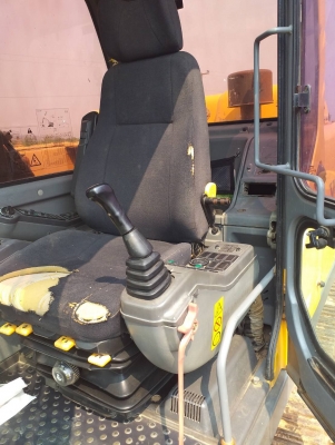 ขาย 890,000 VOLVO EC210B เล่มทะเบียน ทำงาน 10,600 ชม.ไฟฟ้าครบ เครื่องดี ปั้มแรง เอวแน่น แอร์ฉ่ำช่วงล่างเต็ม รถสวยพร้อมใช้เอกสารเล่มพร้อมโอน รถอยู่ จันทบุรี 090-772-3710 090-772-3708