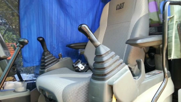 ขาย 1,950,000 CAT 320D2 TDZ เล่มทะเบียน รถทำงาน 7,400 ชม. สภาพเหมือนใหม่ ไฟ้ฟ้าครบ เครื่องดี ปั้มแรง เอวแน่น ช่วงล่างสวย รถสวยพร้มใช้งาน เอกสารพร้อมโอน รถอยู่ เพชรบุรี 090-772-3710 090-772-3708